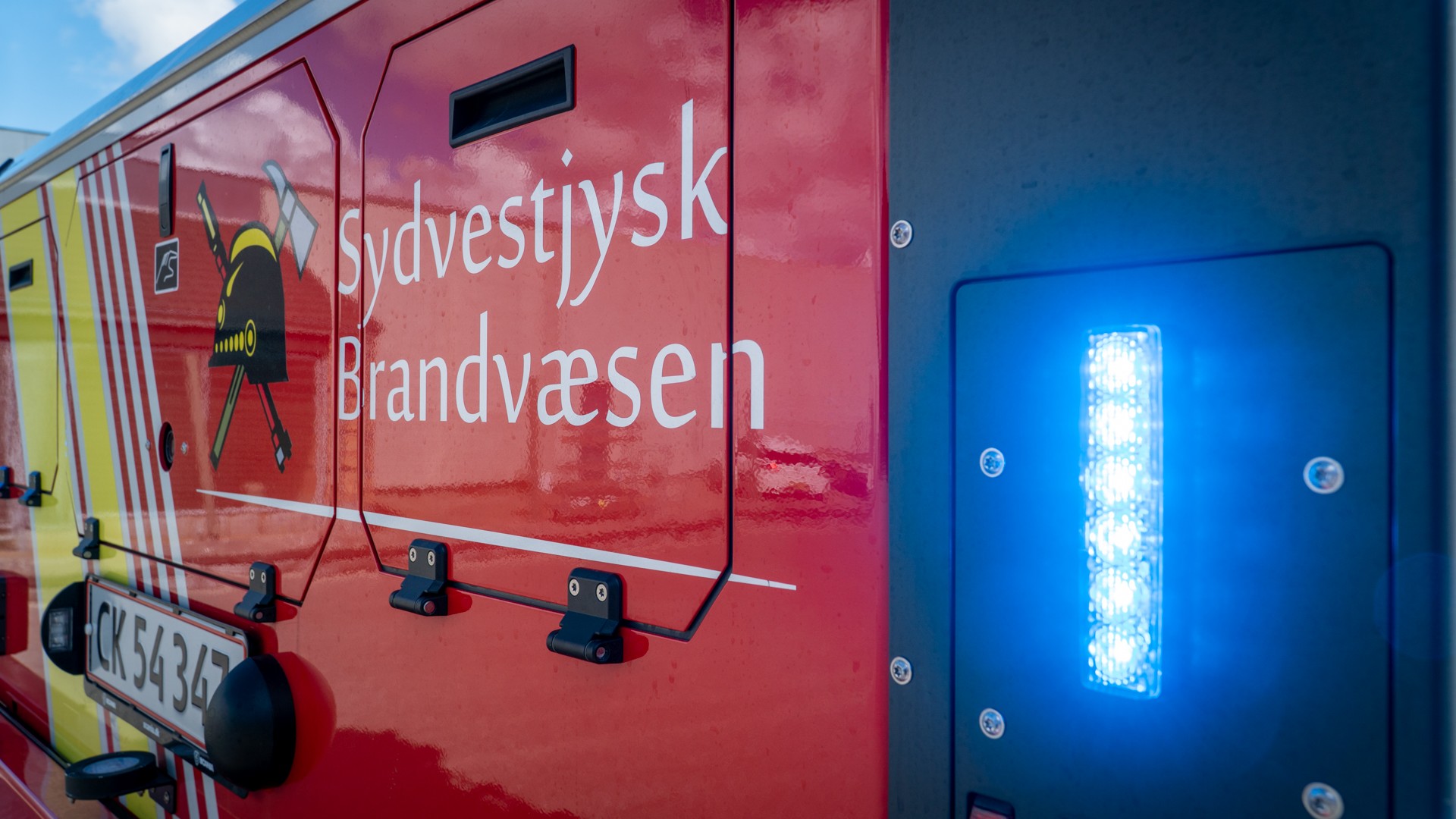Lynet slog ned i sommerhus: Kun mursten står tilbage, siger indsatsleder | tvSyd